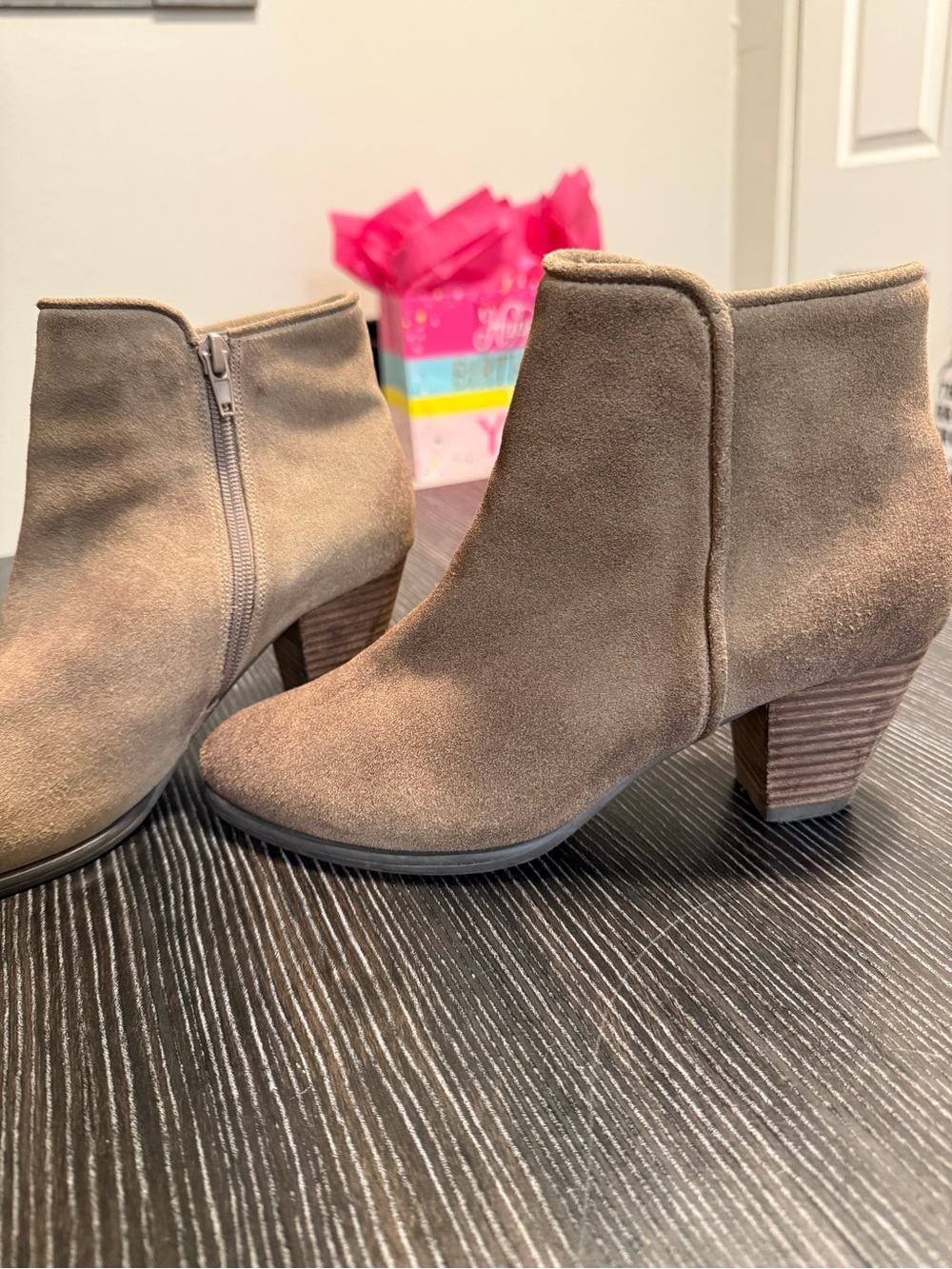Chocolat Blu Horizon Suede Ankle Boots Size 7.5 Wood Block Heel Brown Booties
